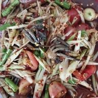 พี่เทพ ส้มตำ ไก่ย่าง   หน้าโรงพยาบาลค่ายสุรนารี