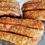 หมูอบโอ่ง ลุงหนวด