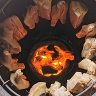 หมูอบโอ่ง ลุงหนวด