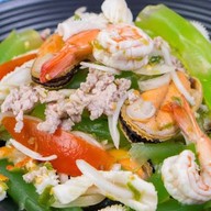 เมนูของร้าน ยำปากแหก by ตุ๊กตุ๊ก วัดนาคนิมิตร