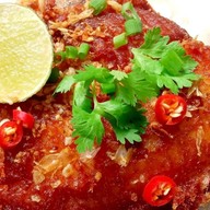 ครัวเจ๊ไก่ กระเพราเป็ด  ถนนเลียบทางรถไฟเขาน้อย ซอย.บ้านเนินรถไฟ 5 เข้ามาใน ซอยเจอสามแยก เลี้ยวซ้ายสุดซอย