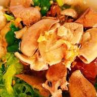 ขนมจีนน้ำยาร้านบ้านจ่า by อาลาดิน