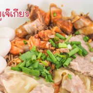 ลูกชิ้นหมูเจ๊เกียวเจ้าเก่า