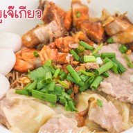 ลูกชิ้นหมูเจ๊เกียวเจ้าเก่า