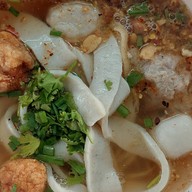 พี่ยาก๋วยเตี๋ยวแคระ ต้มยำ เย็นตาโฟ (ปากซอยวัดตะกล่ำ)  ซ.เฉลิมพระเกียรติ ร.9 22