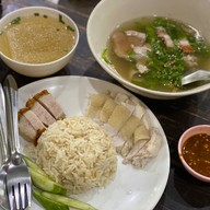 ก๋วยจั๊บน้ำใส ข้าวมันไก่ เจ็กชุง