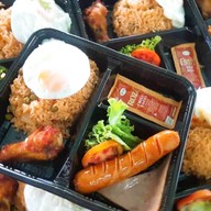 หอมฉุย สถานีความอร่อย อาหารตามสั่งใกล้ฉัน