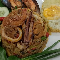 ติดใจ กะเพราตามสั่ง รันเวย์ มาเก็ต