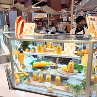 หน้าร้าน น้ำส้ม ORANGINAL สาขา Central World CentralWorld