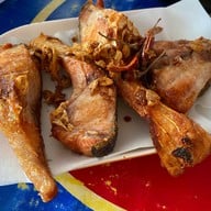 เมนูของร้าน เครือวัลย์ลาบปลา