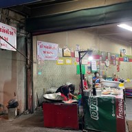 ล้านผัดไทท่าแพ