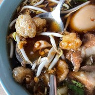 ก๋วยจั๊บน้ำข้นกระดูกอ่อน