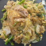 น้องใหม่สุกี้ราดหน้า