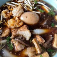 เมนูของร้าน ก๋วยจั๊บน้ำข้นกระดูกอ่อน
