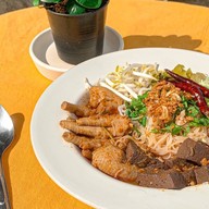 ขนมจีนคุณยายby รถเมลล์ ลำพูน