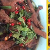 ก๋วยเตี๋ยวไก่ตุ๋นอาหารตามสั่งป้ามะลิ