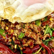 กะเพราพริกแห้งโบราณ สูตรไร้น้ำมัน ท่านคร