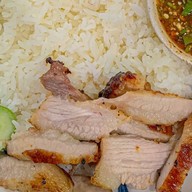 ยำ&คอหมูย่าง ครัวโคตรคุ้ม เพิ่มสิน-สะพานใหม่