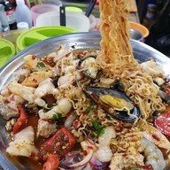 ส้มตำเอมมี่ปากระเบิด