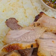 ยำ&คอหมูย่าง ครัวโคตรคุ้ม เพิ่มสิน-สะพานใหม่