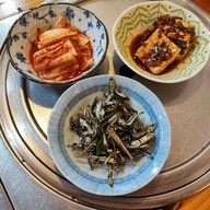 เมนูของร้าน Jeonju Yuhalmeoni Bibimbap