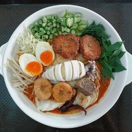 เมนูของร้าน ขนมจีนน้ำยาปลาหมึกไข่ไส้ทะลัก เมืองอยุธยา (ท่ารถตู้เจ้าพรหม)