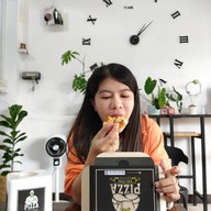 พิซซ่าอร่อย การนั่งก้อม หนองกระทิง