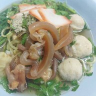 ชายสี่ บะหมี่เกี๊ยว (หน้าโลตัสนาก่วมใต้)เจ้าเก่าหน้าพานิชย์