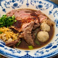 ข้าวขาหมู แวะกำโล๊ะ สาขาลำปาง