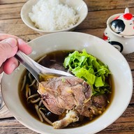 ก๋วยเตี๋ยววัดดง (มูลเหล็ก)