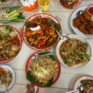 ผัดไทยถาด บ้านหมอแต๋ว