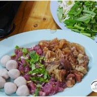 เมนูของร้าน ก๋วยเตี๋ยวเนื้อ นาย ต. รังสิต