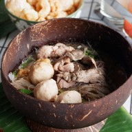 ก๋วยเตี๋ยวกะลา & หมูกระทะชั่งกิโล