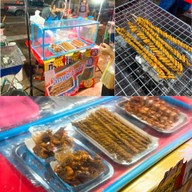 ตลาดนัดริมโขง