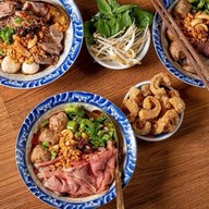 ข้าวขาหมู แวะกำโล๊ะ สาขาลำปาง