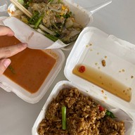 กะเพราข้างบ้าน Food court ตลาดเมืองทอง