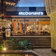 หน้าร้าน McDonald's เมเจอร์ รัชโยธิน