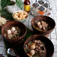 ก๋วยเตี๋ยวกะลา & หมูกระทะชั่งกิโล