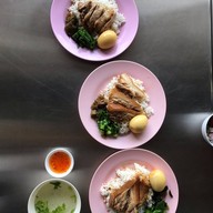 เจ๊จาซาลาเปาทับหลีและข้าวมันไก่