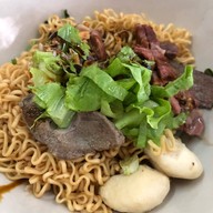 ก๋วยเตี๋ยวเนื้อวัดดงมูลเหล็ก
