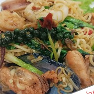 ติดใจ กะเพราตามสั่ง รันเวย์ มาเก็ต