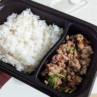 กะเพราเว๊ยยย x หมูกรอบจักรพรรดิ นิมมาน เชียงใหม่