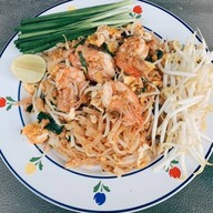 ร่มกระพรุ่น ผัดไทกุ้งสด เพิ่มสิน