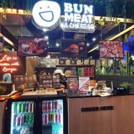 หน้าร้าน Bun Meat and Cheese The Commons Thonglor