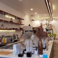 บรรยากาศ Baya'cafe ถนนเลียบทางด่วนพุทธบูชา