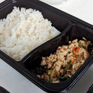 กะเพราเว๊ยยย x หมูกรอบจักรพรรดิ นิมมาน เชียงใหม่