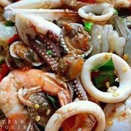 กะเพราหลังบ้าน บ้านเกาะ