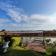 อุทัยริเวอร์เลค รีสอร์ต