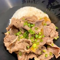 ข้าวหน้าเนื้อสไลด์