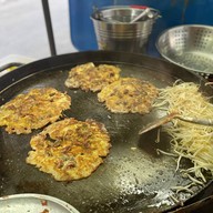 ผัดไท-หอยทอดหน้าธนาคาร TMB พันท้ายนรสิงห์